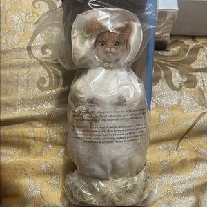 NIB Victorian Collectable Cat Anabel Gift Collection de Cadeaux
